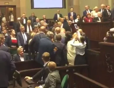 Miniatura: Poseł PiS zawiadamia prokuraturę ws....