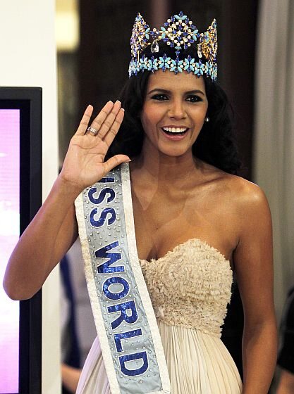 Miss World 2011, Ivian Lunasol Sarcos Colmenares z Wenezueli przyjechała na wybory miss Indonezji (fot. PAP/EPA/MAST IRHAM)