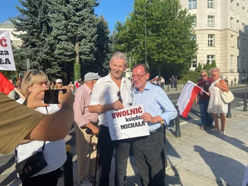 Mariusz Kamiński na proteście w Warszawie 