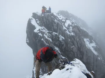 Nad przepaścią na Carstensz (fot.Z.Berdychowski)