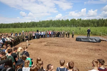 Andrzej Duda podczas akcji „sprzątaMY” 