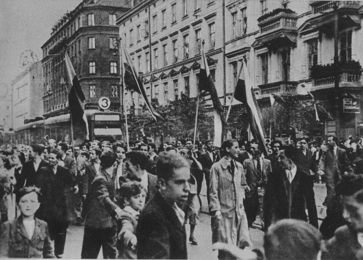 Żywa nadzieja: manifestacja na ulicach stolicy 3 września, zorganizowana po wypowiedzeniu wojny Niemcom przez Anglię i Francję. Oblężenie zacznie się za 5 dni 
