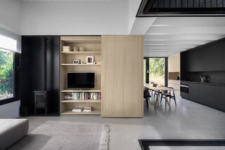 Patio Home, Capsula