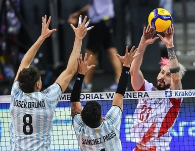 Miniatura: Przepychanka na siatce polskich siatkarzy....