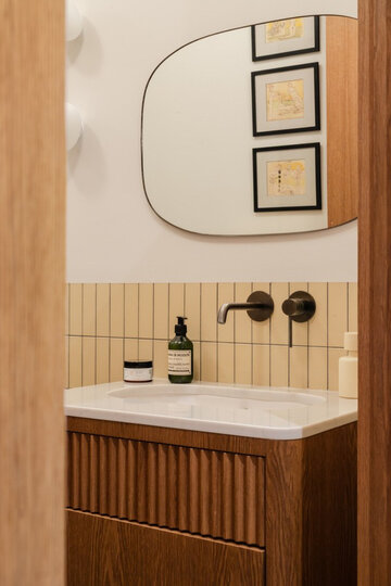 Apartament pełen sztuki, czyli designerski balans na Starym Mokotowie, projekt FUGA Architektura Wnętrz 