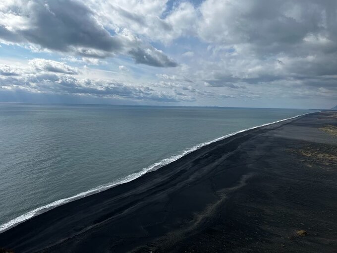 Czarna plażą koło Vic