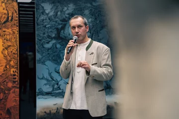 Jubileusz 21-lecia HOLA Design był okazją do spotkania przedstawicieli świata architektury, designu, sztuki i rynku nieruchomości. Wieczór zainaugurował nowy cykl wydarzeń poświęconych współczesnej architekturze, wzornictwu i stylowi życia 