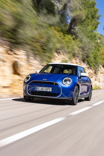 MINI Cooper SE w linii stylistycznej Favoured 