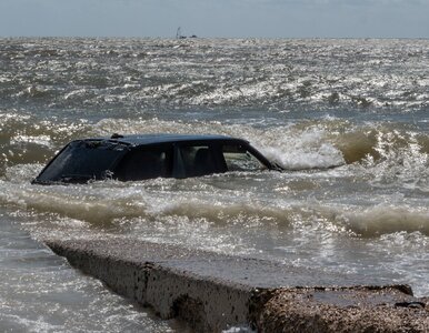 Miniatura: Range Rover porzucony na plaży. Jak się...