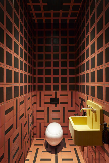 Leśny azyl miłośnik&oacute;w sztuki, projekt Studio Jean Verville architectes