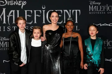 Pax Jolie-Pitt, Shiloh Jolie-Pitt, Vivienne Jolie-Pitt, Angelina Jolie, Zahar Jolie-Pitt i Knox Jolie-Pitt 