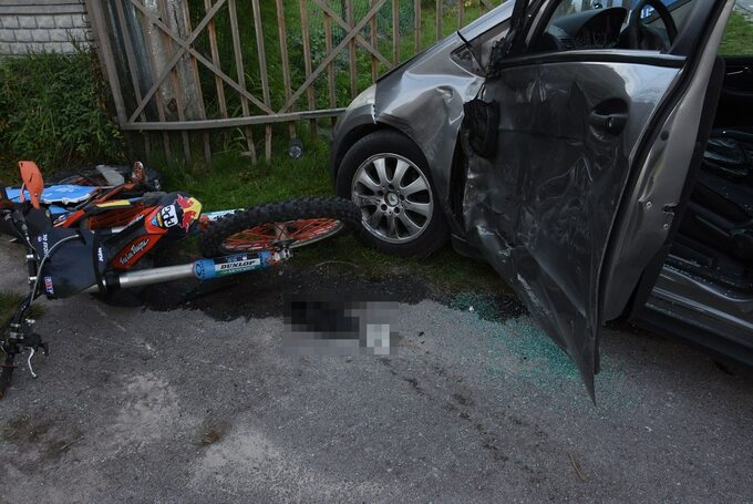 Zderzenie motocyklisty z autem osobowym w  Majdanie Leśniowskim