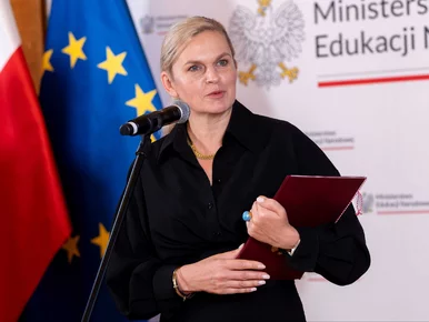 Miniatura: MEN zmienia zasady w szkołach. Rodzice...