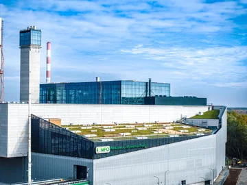 Warszawska Wytwórnia Energii, zaprojektowana przez pracownię Foroom dla MPO Warszawa, pokazuje, że nowoczesna infrastruktura może łączyć zaawansowaną technologię, wysoką jakość architektury i rozwiązania przyjazne mieszkańcom 