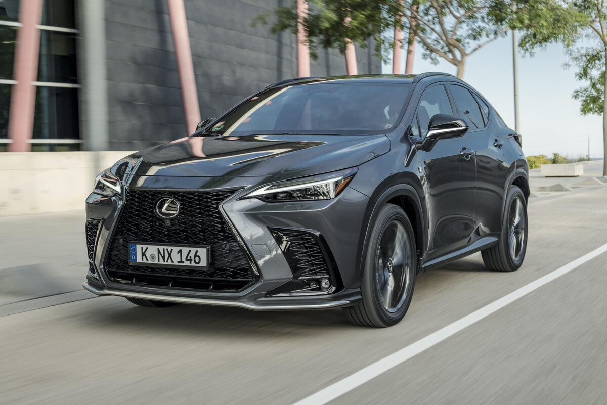 Nowy Lexus NX 450h+ 