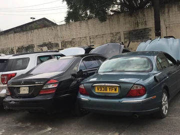 Samochody zostały przywiezione nielegalnie na Filipiny 