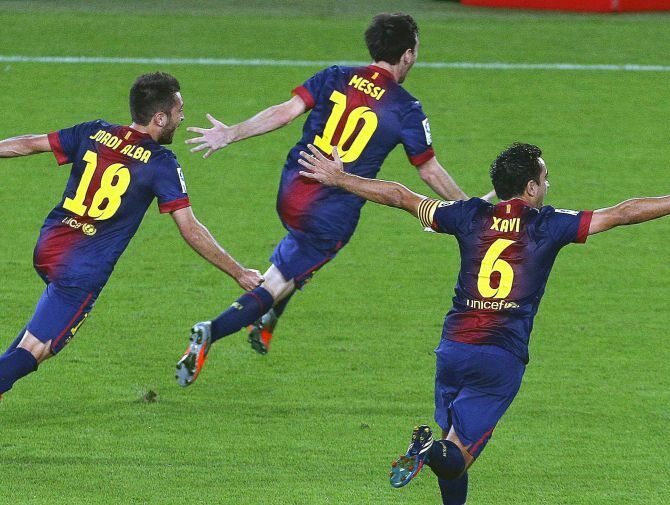 Druga połowa - Leo Messi cieszy się z drugiego gola (fot. PAP/EPA/ALBERTO ESTEVEZ)