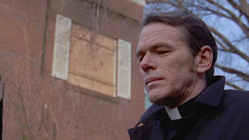 William O’Malley jako ojciec Dyer w filmie „Egzorcysta” (1973) 