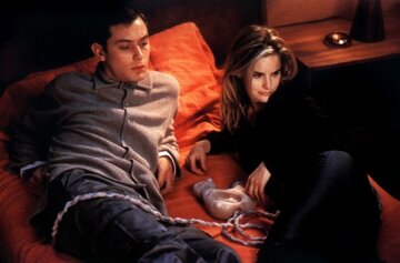 Kadr z&nbsp;filmu &bdquo;eXistenZ&rdquo; (1999)