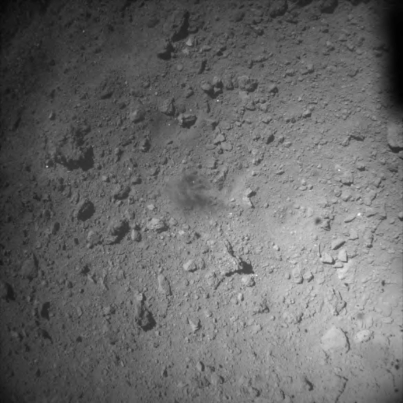 Powierzchnia Ryugu Zdjęcia wykonane po drugim lądowaniu sondy Hayabusa2 na asteroidzie Ryugu 11 lipca 2019 roku.
