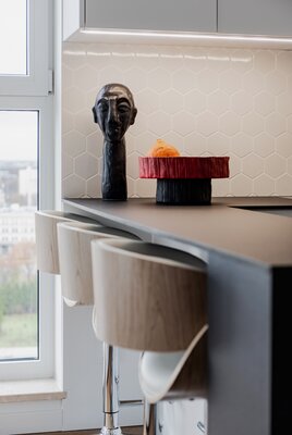 Miniatura: Białe wnętrza z drewnem, proj. Pracownia...