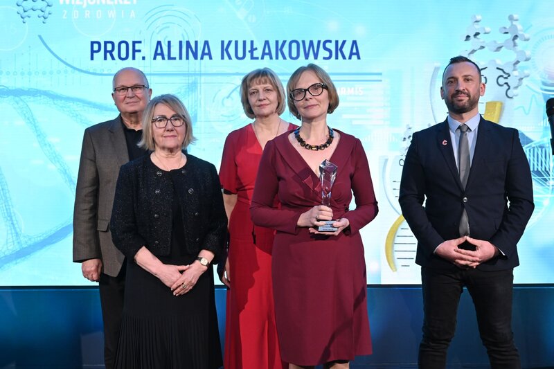 Prof. Alina Kułakowska z&nbsp;nagrodą