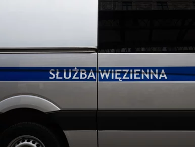 Miniatura: Matka w kajdankach na pogrzebie dziecka....
