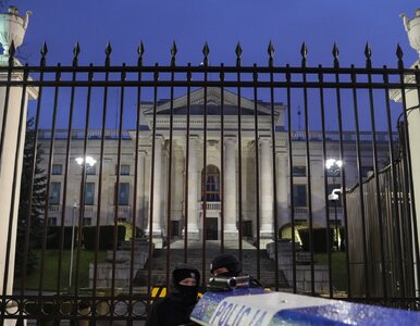 Miniatura: Śmierć Nawalnego. Protest przed rosyjską...