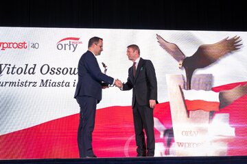 Witold Ossowski (z prawej) oraz&nbsp;wręczający nagrodę Marcin Horała