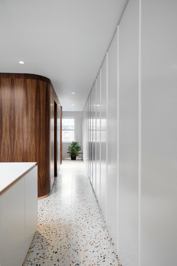 Wnętrza inspirowane stylem mid century modern, projekt Dupont Blouin