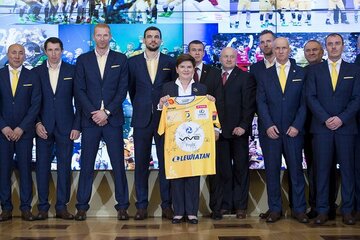 Premier Szydło z&nbsp;piłkarzami ręcznymi Vive Kielce