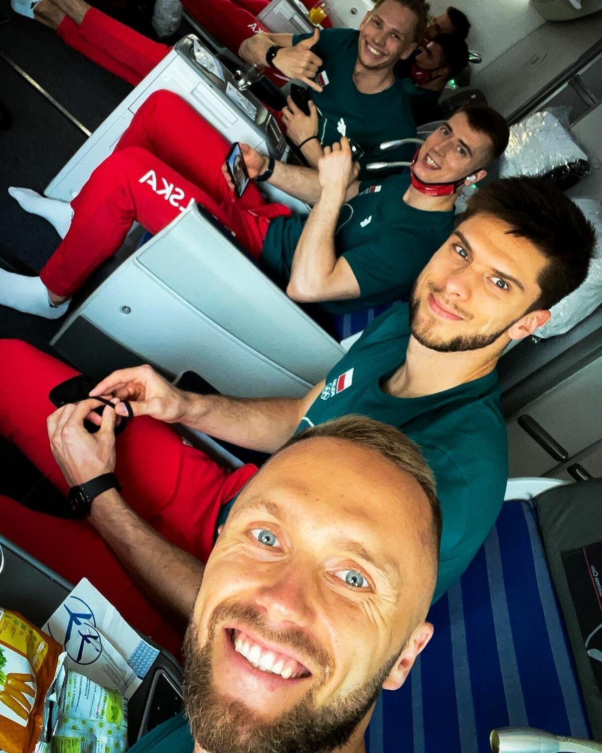 Siatkarze polecieli do Tokio. Pochwalili się zdjęciami z podróży