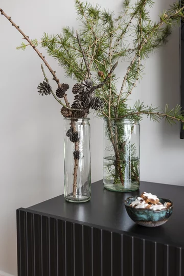 Dom z kobaltową sofą 