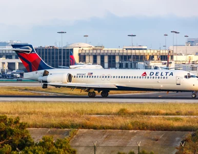 Miniatura: Lądowanie samolotu z zamkniętym podwoziem....