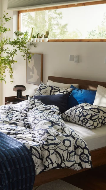 Nowa kolekcja IKEA łączy intensywne kolory, organiczne formy i funkcjonalne rozwiązania, tworząc wnętrza sprzyjające codziennemu dobrostanowi 