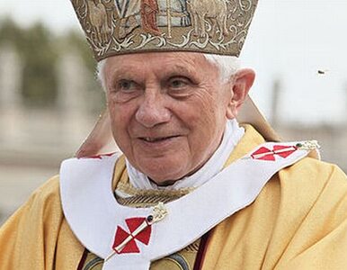 Miniatura: Benedykt XVI oddał hołd kardynałowi...
