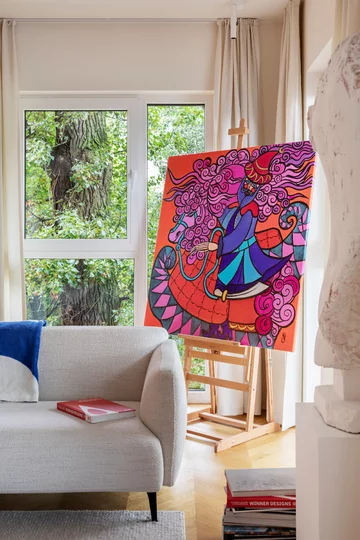 BXB studio stworzyło hybrydowe wnętrze w Warszawie – biuro i mikroapartament w jednym. Projekt zdobył European Property Awards 2025–2026 