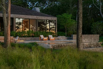 Sag Harbor Bay to nagrodzony projekt, w którym architektura krajobrazu podąża za naturą, a nie z nią rywalizuje 