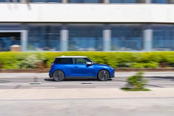 MINI Cooper SE w linii stylistycznej Favoured 