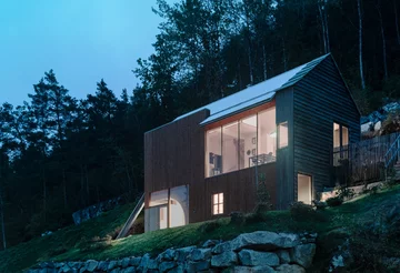 Drewniany dom w Ulvik, proj. Rever & Drage 