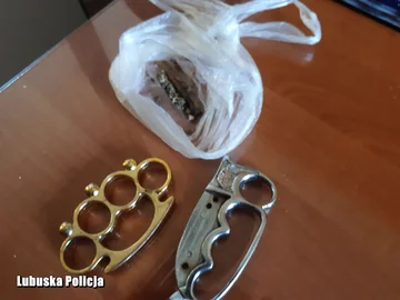 38-letni sprawca wybił dziurę w ścianie 