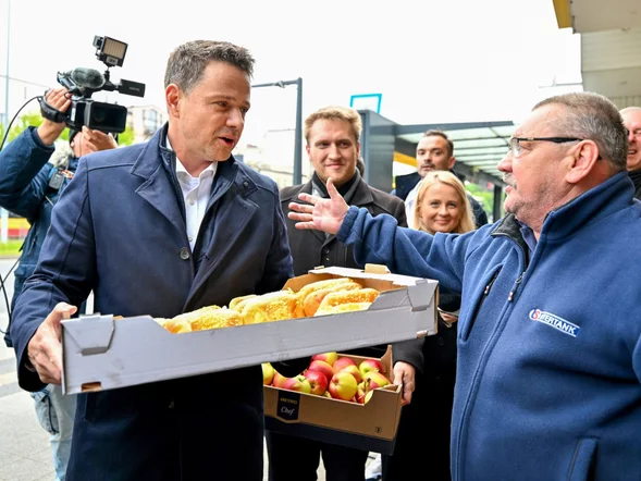 Miniatura: Trzaskowski ma dziś trudniejszą sytuację...