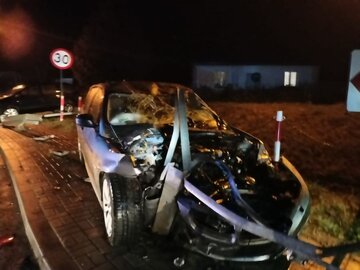 Kierowca BMW wjechał w&nbsp;barierę energochłonną
