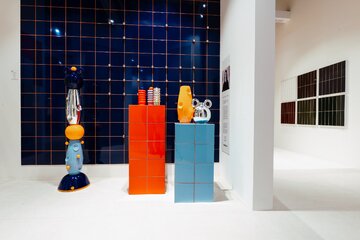 Stoisko Grupa Tubądzin na Salone del Mobile 2026 – immersyjna przestrzeń inspirowana pracownią artysty redefiniuje rolę ceramiki w architekturze 