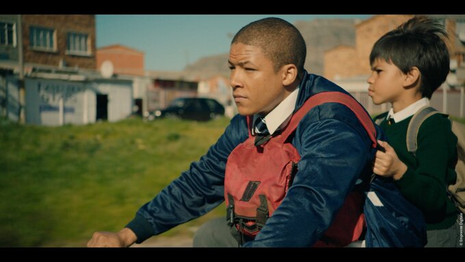 Kadr z serialu „SPINNERS”