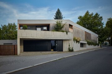 Betonowy dom z zielonym atrium, projekt Atelier Štěpán 