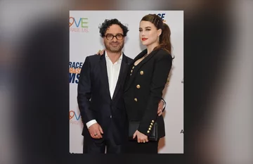 Johnny Galecki i Alaina Meyer 