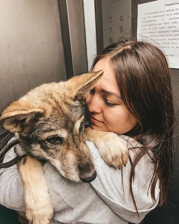 Alida i jej wilczyca Kira 