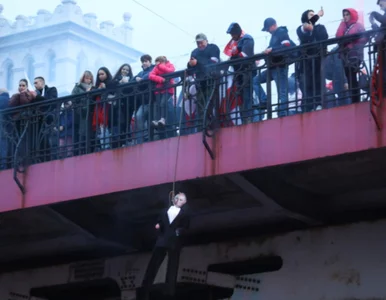 Miniatura: Spalona flaga Strajku Kobiet i „stop...