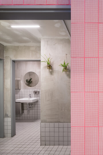 R&oacute;żowe bistro, projekt NEUH&Auml;USL HUNAL